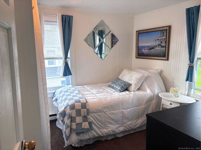 Foto del edificio - 918 Fairfield Beach Rd
