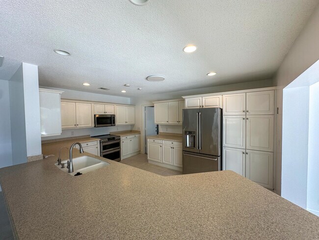 Building Photo - 3351 SE River Vista Dr