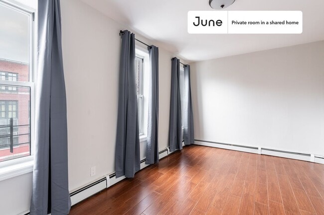 Foto del edificio - Room in Shared 3 bed/1 bath home