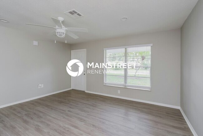 Building Photo - 3 Bedroom Pet-Friendly Home in Sarasota, FL with Main Street Renewal
