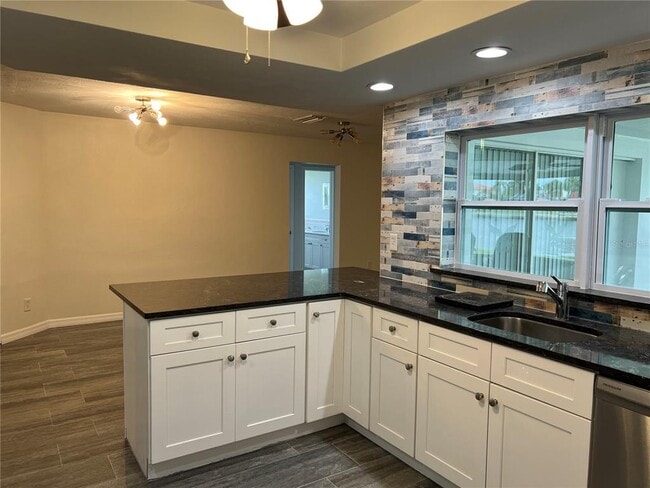 Building Photo - 3601 Floramar Terrace
