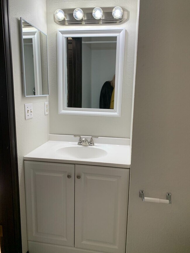 Foto del edificio - Beautiful Remodeled Townhome for Rent