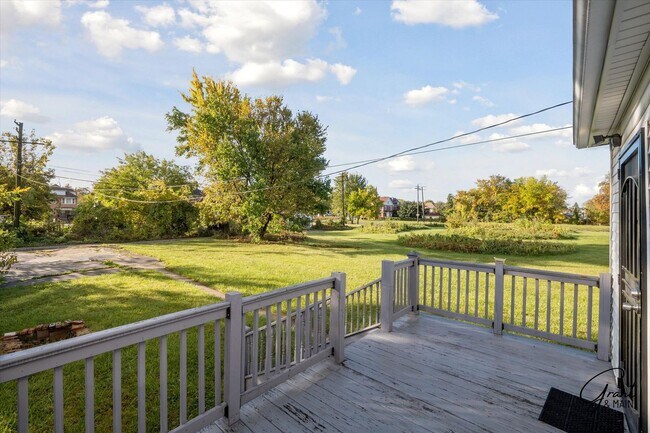 Building Photo - $1625 - Large 4 Bedroom, Renovated Home