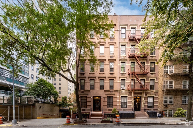 Building Photo - 538 E 89th St