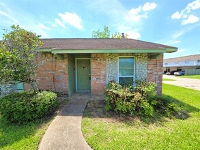 Building Photo - 6939 Chasewood Dr