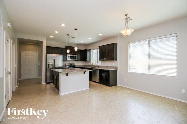 Building Photo - 840 East Gold Dust Way