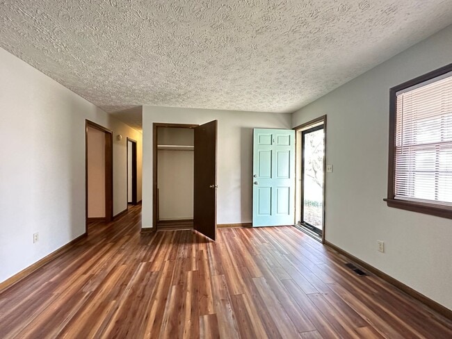 Building Photo - COMING SOON! Lovely 3 BR House in Tates Creek! Garage, Fenced Backyard, Pets Ok
