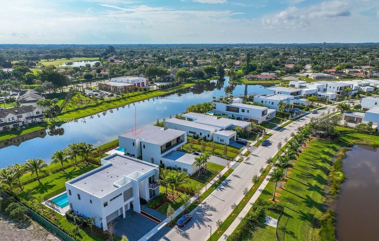 Primary Photo - 16512 Botaniko Dr S