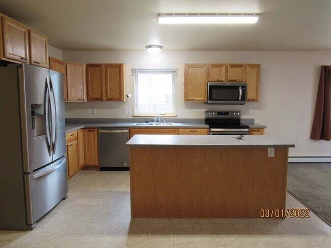 Building Photo - 4 br, 2.5 bath House - 1362 D St