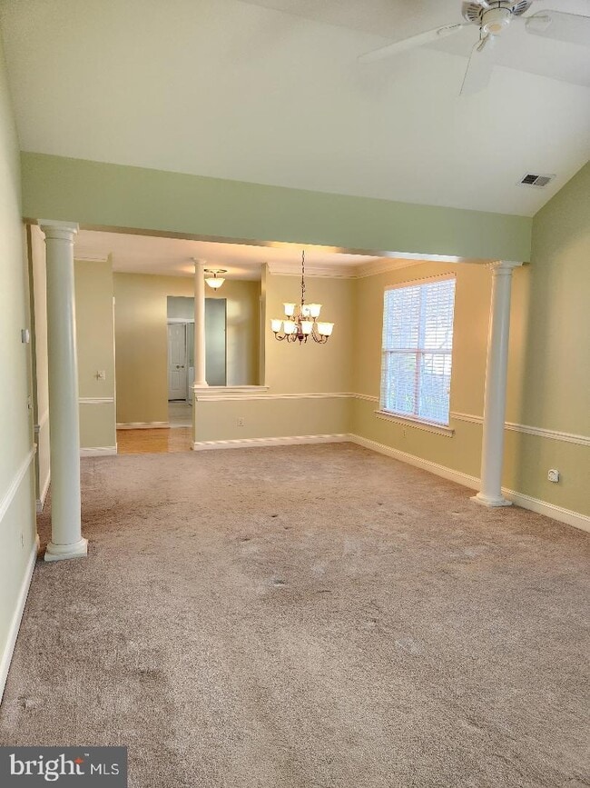 Building Photo - 72 Newbury Way