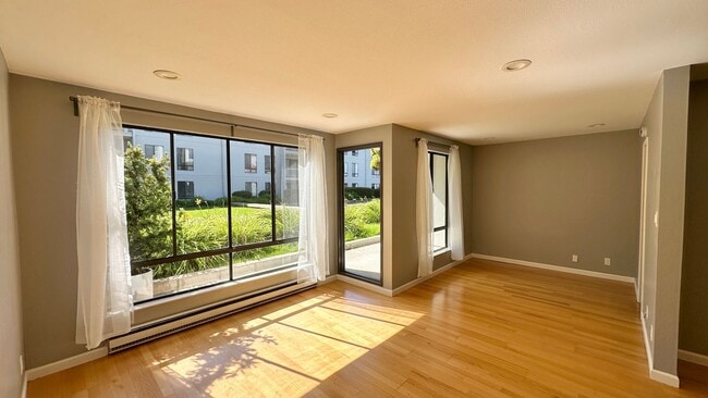 Walk to the Water from your Patio in this ... - Walk to the Water from your Patio in this ... Apartment