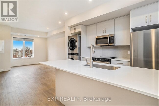 Building Photo - 158 Laval St