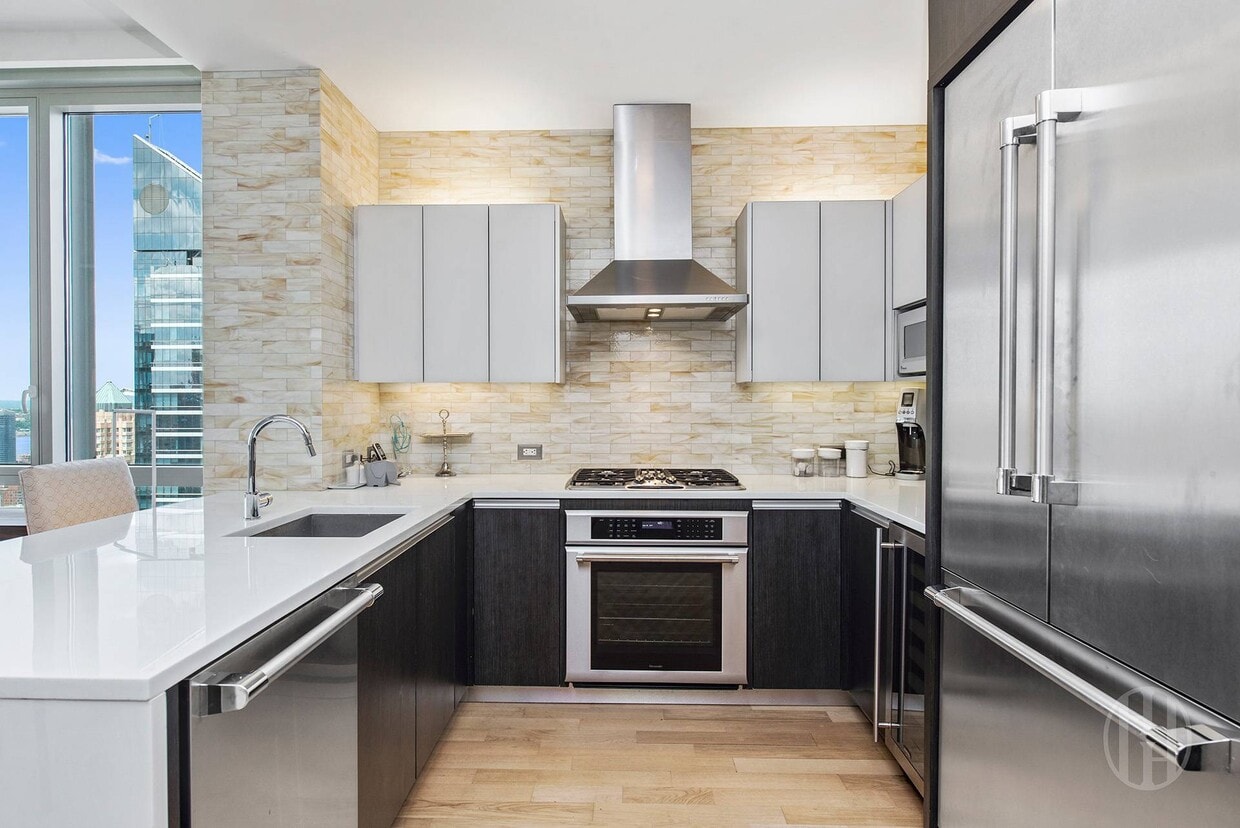 Building Photo - 247 W 46th St