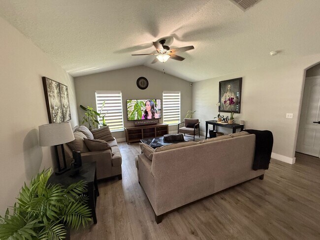 Foto del edificio - 4/2 Remodeled Groveland Home