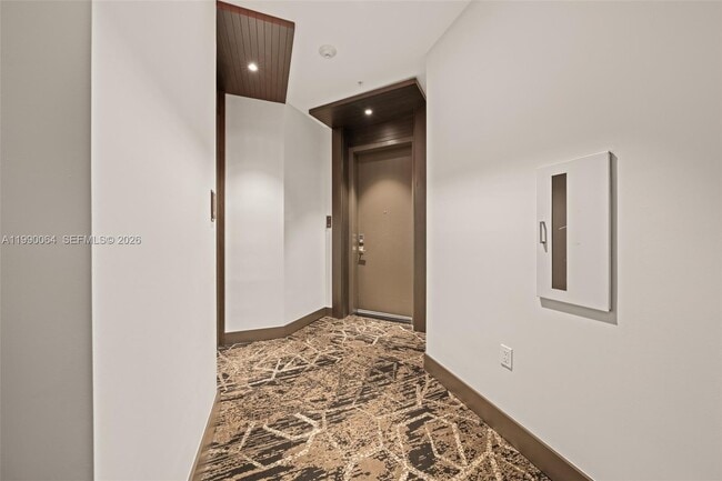 Foto del edificio - 301 Altara Ave