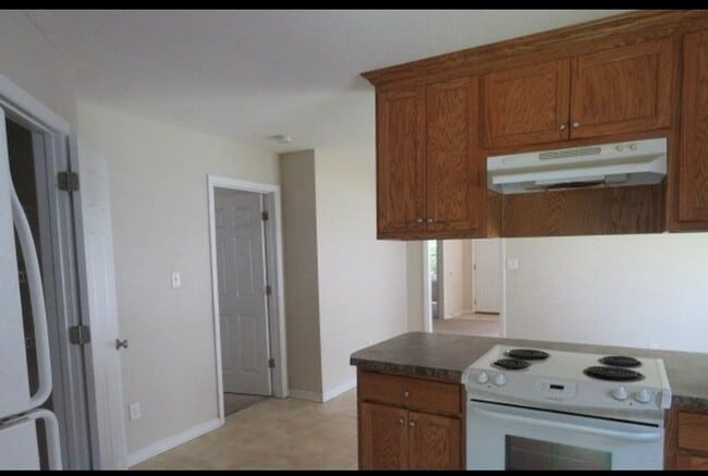 Dining area - 1624 Fresno St