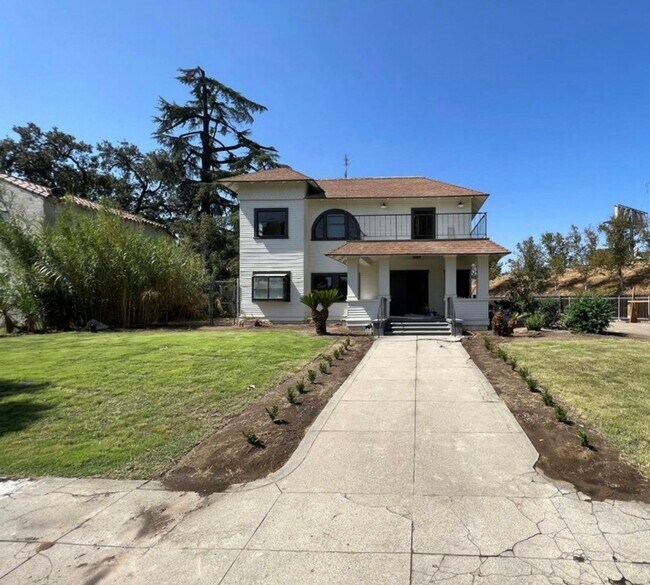 Foto del edificio - 345 N Van Ness Ave