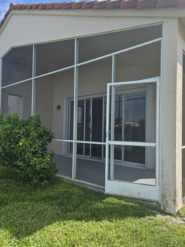 Foto del edificio - 340 NW Breezy Point Loop