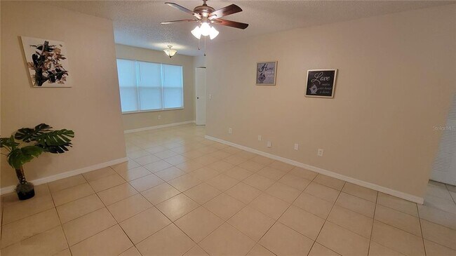 Foto del edificio - 5785 Gatlin Ave