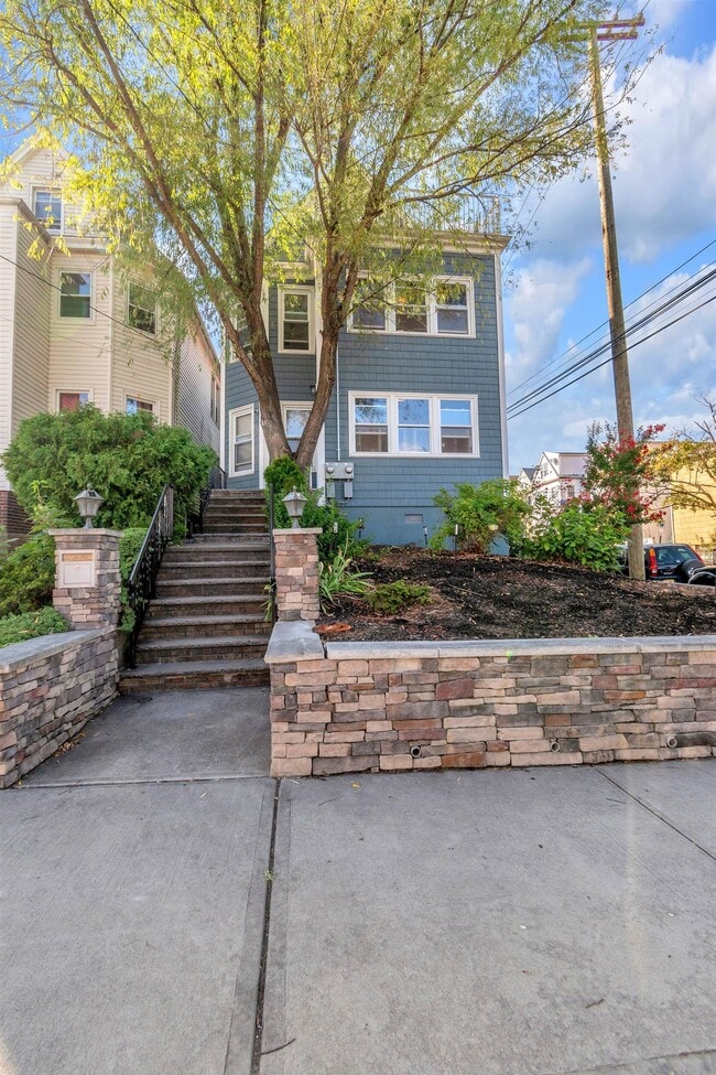 Building Photo - 1121 Avenue C