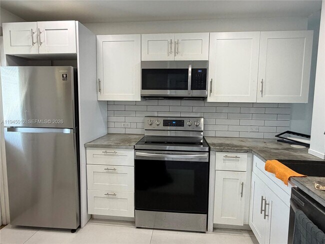 Foto del edificio - 441 NE 195th St