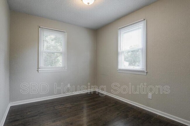 Foto del edificio - 17250 Montgall Dr