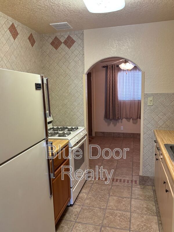 Building Photo - 801 Ortiz Dr SE