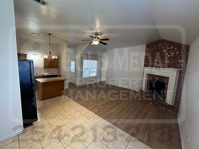 Building Photo - 1805 Diana Ln