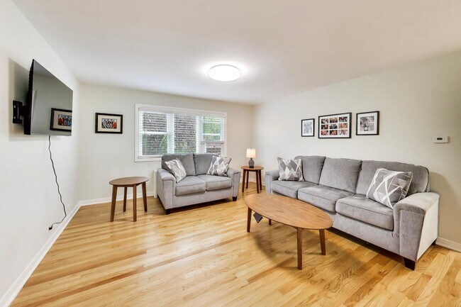 Foto del edificio - 6407 N Normandy Ave