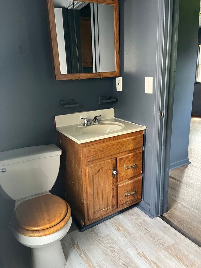 Foto del edificio - Section 8 Accepted, Cozy 4BR 1.5 BA Home