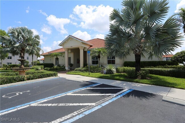Foto del edificio - 7811 Regal Heron Cir