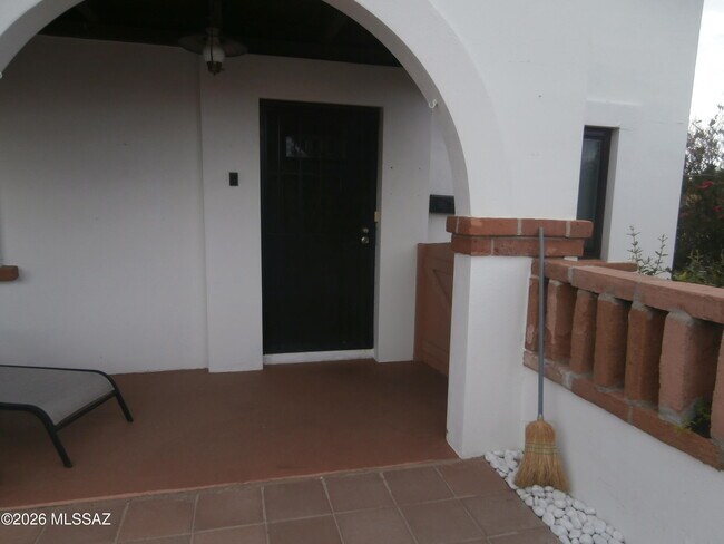 Foto del edificio - 248 S Paseo Lobo