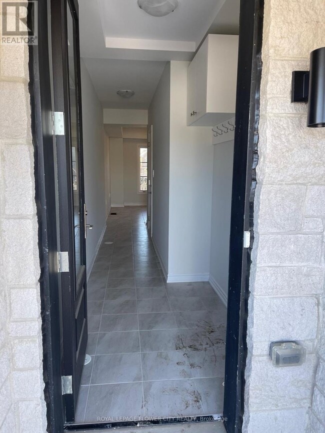 Building Photo - 5993 Saigon St