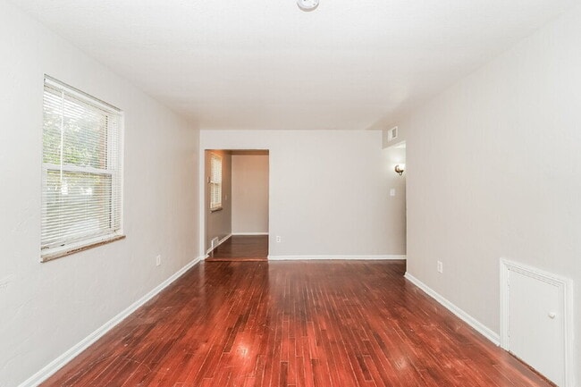 Foto del edificio - 20231 Crystal Ave