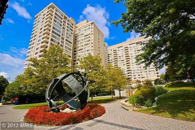 Foto del edificio - 5500 Friendship Blvd
