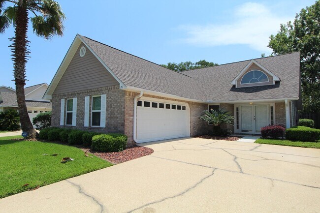 Building Photo - Beautiful 3 bedroom 2 bathroom brick-faced...