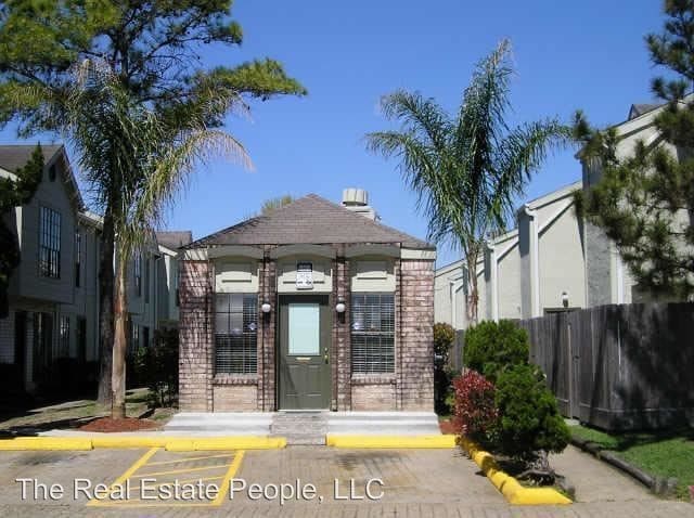 Primary Photo - 8645 Victorian Village Dr