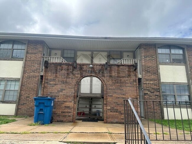 Building Photo - 300 W Montgomery St #2, Odessa, MO 64076 -...
