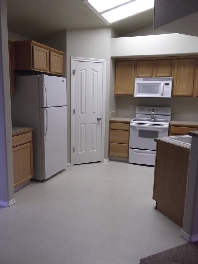 Building Photo - Meridian Home