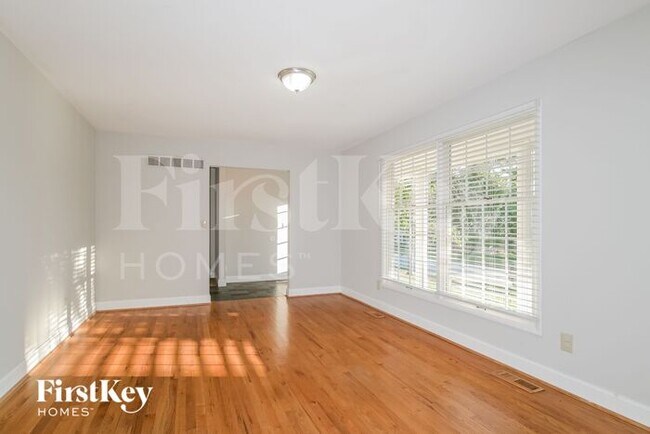 Building Photo - 317 Hill Trail Dr
