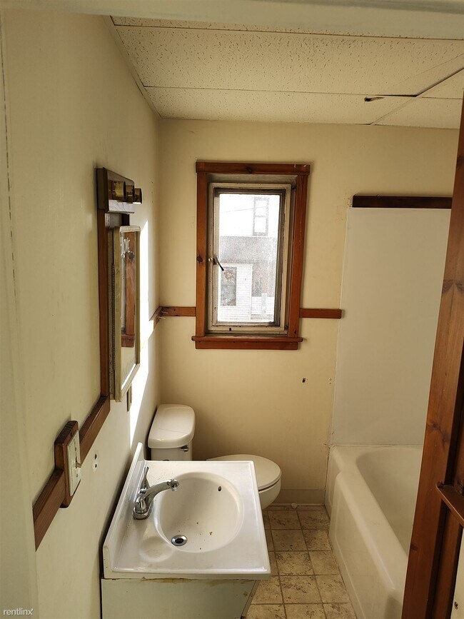 Building Photo - 1 br, 1 bath Duplex - 1430 Ridge Avenue A