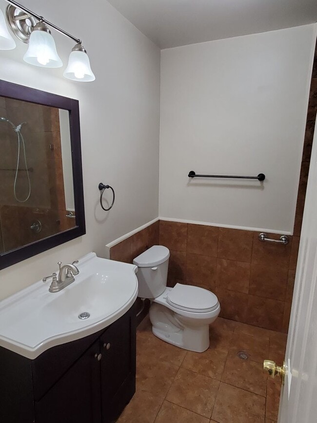 Building Photo - Spacious 3-Bedroom Single Family House with bonus room in Torrance- $4,000/month