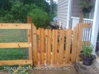 Building Photo - 807 Raintree Ct