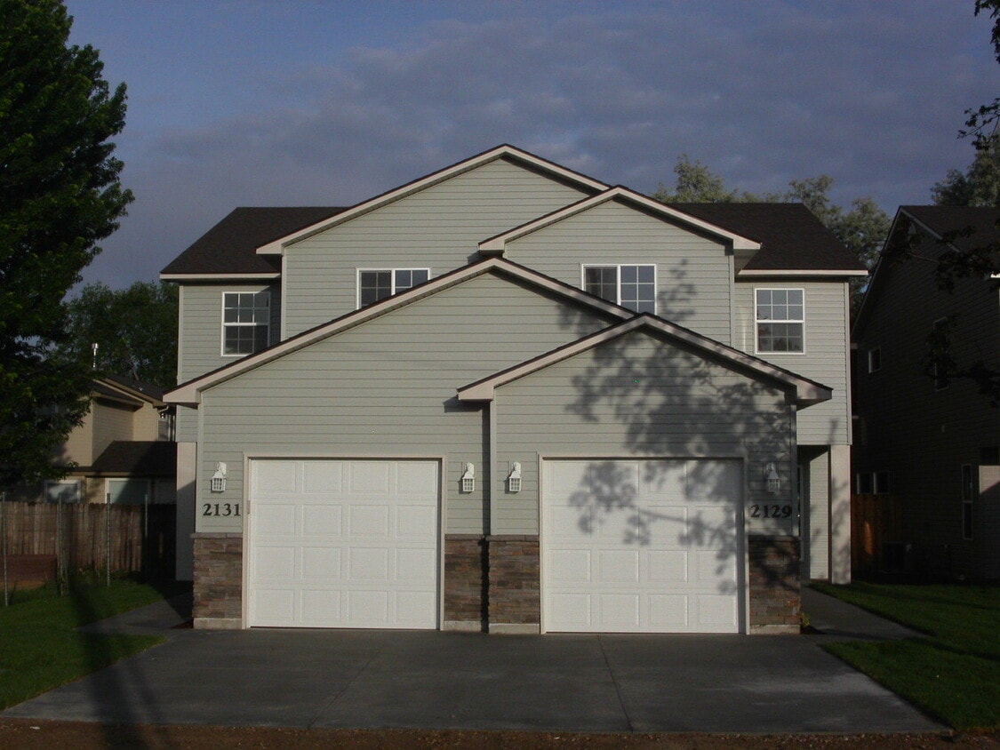 Primary Photo - 2131 S Amy Ave