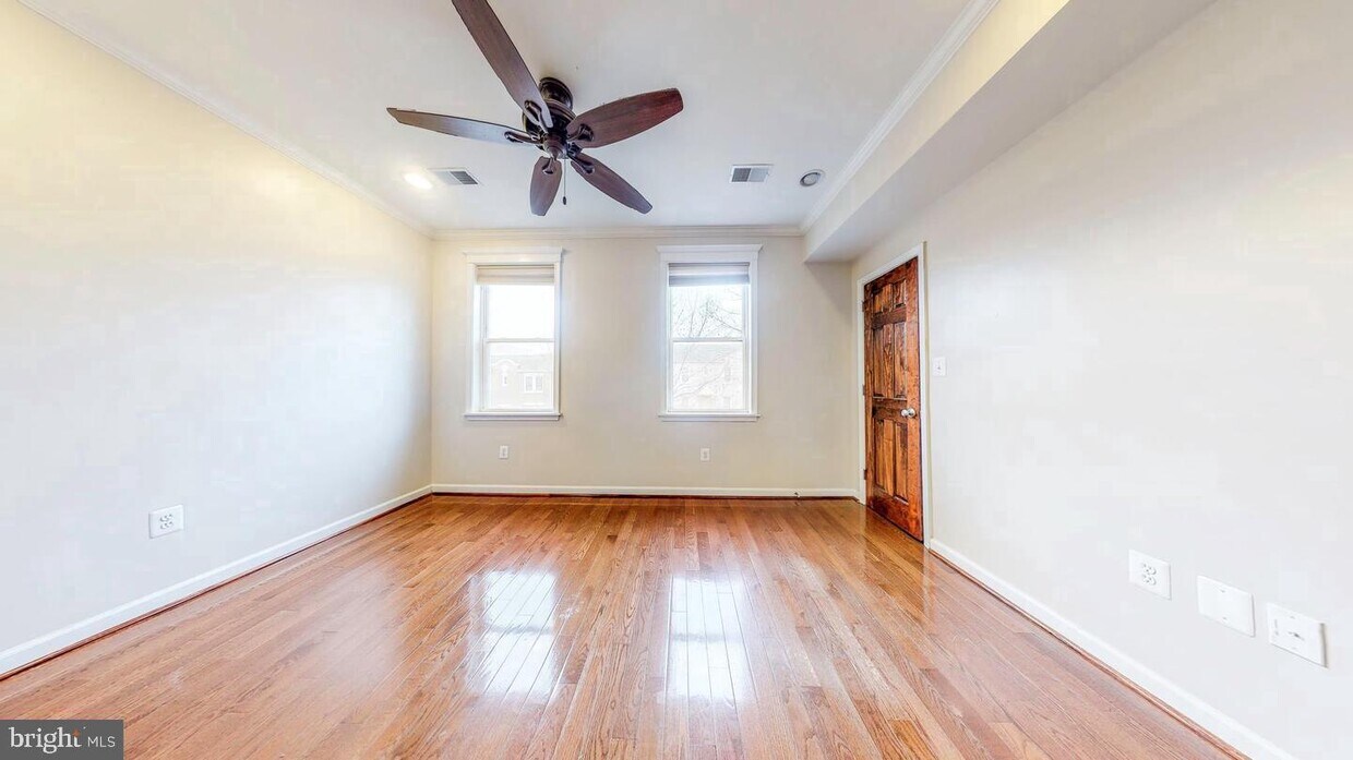 Primary Photo - 1604 Isherwood St NE