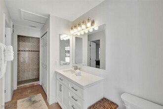 Building Photo - 2033 SE 27th Terrace