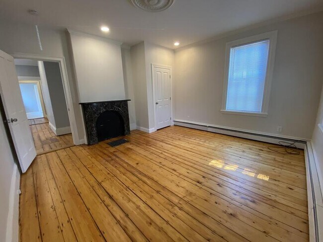 Building Photo - 104 Sheldon St