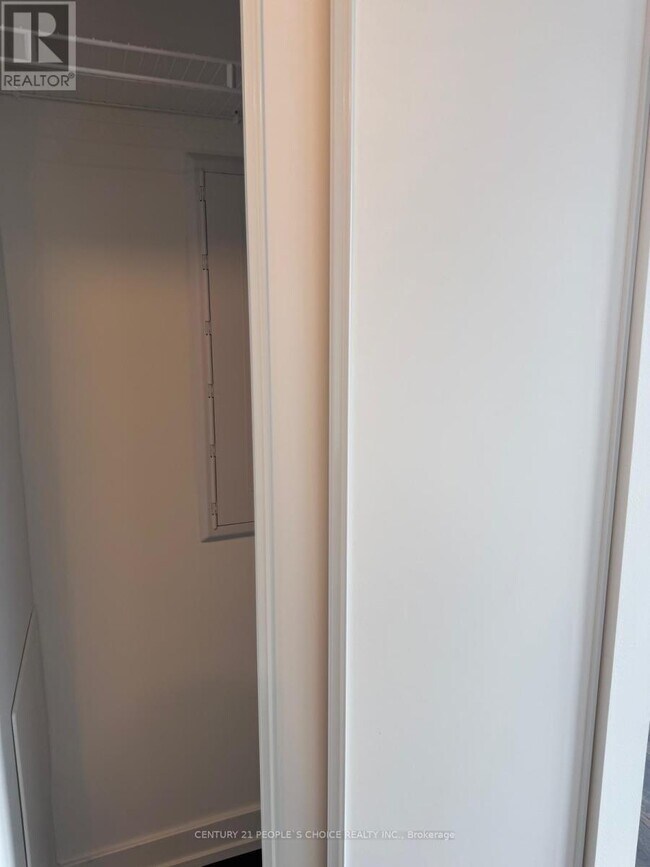 Building Photo - 801 The Queensway