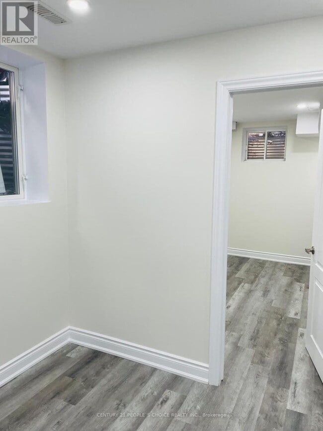 Building Photo - 44 Enford Cres