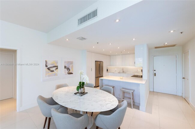 Foto del edificio - 251 Crandon Blvd